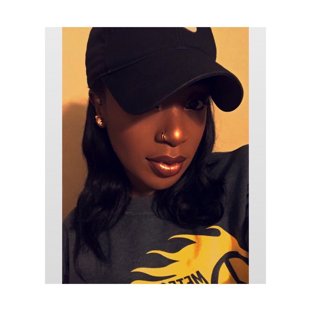 Meet your Posher, Vee